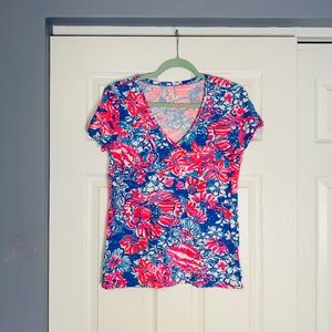 Lilly Pulitzer V-Neck T-Shirt, size Medium Blue Pink Coral Red